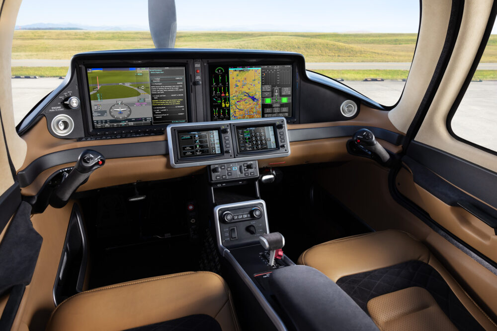 New Cirrus G7 interior with touchscreen avionics